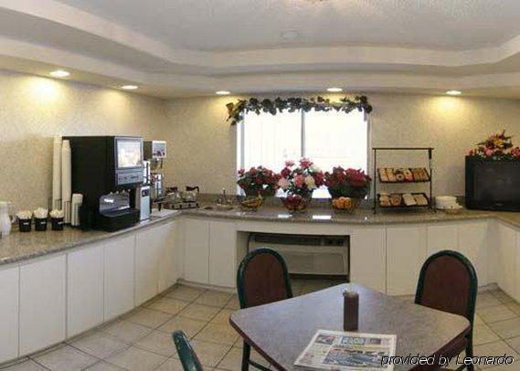 Rodeway Inn Cedar Rapids Restoran gambar
